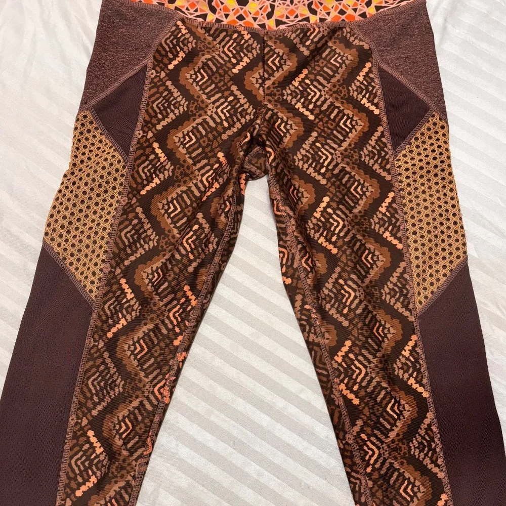 Maaji Leggings Brown/Orange Cropped Size Medium Preowned - Picture 3 of 8